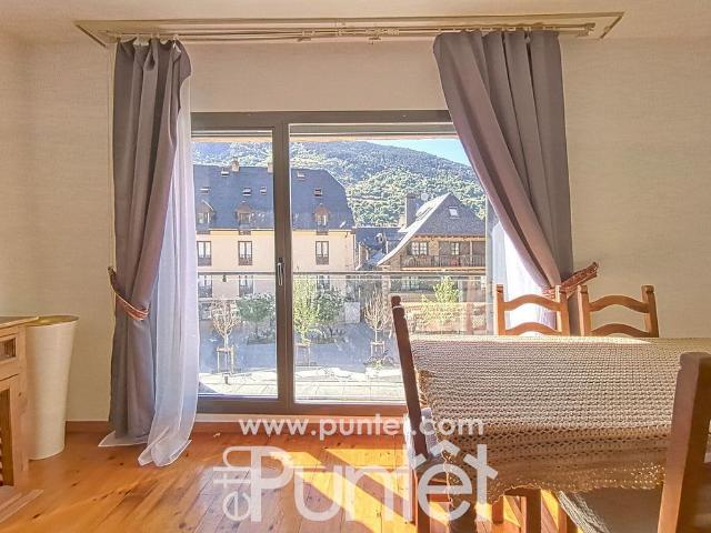 Piso en venta en calle De Sant Miqueu, Vielha e Mijaran, de 60 m² 2 habitaciones por 320.000