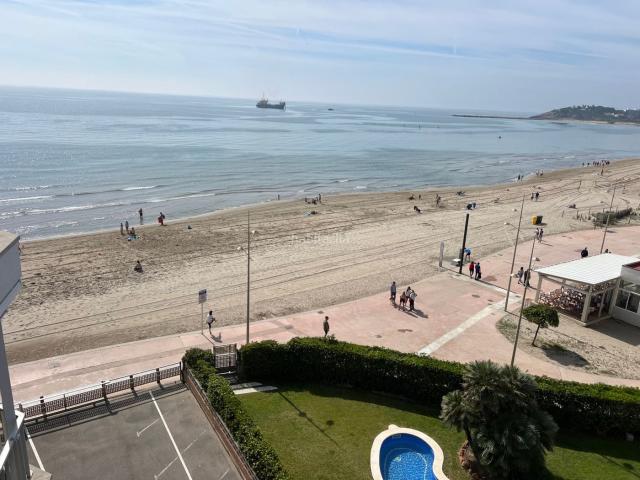 Piso en venta en Vila seca, La Pineda Costa Dorada. Espectacular vivienda con excelentes vistas al Mar Mediterráneo, en primera línea de mar, en La Pineda. Pisos.
