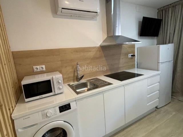 Piso en venta en Vila seca, La Pineda Costa Dorada. Estudio a primera linea de playa con parquing en el centro de la pineda TODO REFORMADO. Pisos.