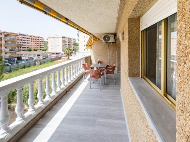 Piso en venta en Vila seca, La Pineda Costa Dorada. Vilaseca. La Pineda. Piso de 1 habitación totalmente reformado. Amplia terraza. Zona comunitaria con piscina. A 150mts de la playa. Pisos.