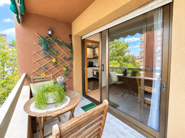 Piso en venta en Viladecans, Centre. Bonito y luminoso piso esquinero cerca de todos los servicios. Pisos.