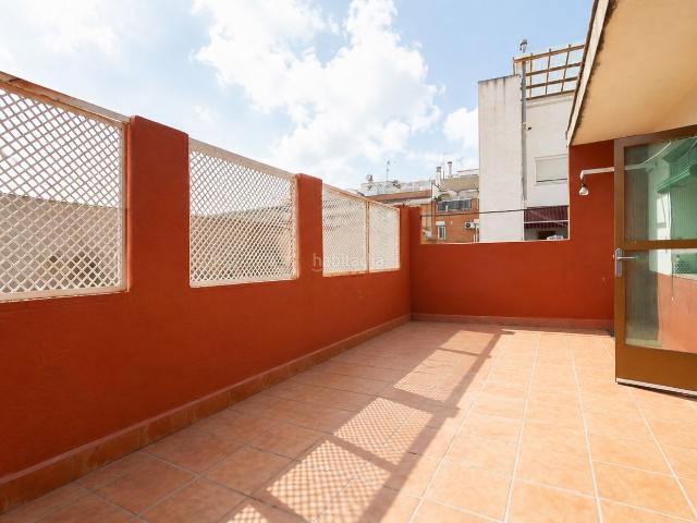 Piso en venta en Viladecans, Centre. Hay viviendas que simplemente se visitan y otras que se sienten desde el primer paso. Pisos.