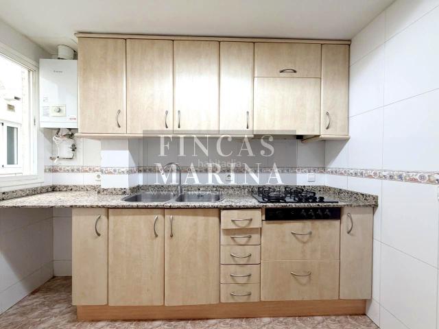 Piso en venta en Viladecans, Centre. Piso con balcón en pleno centro de Viladecans. Pisos.
