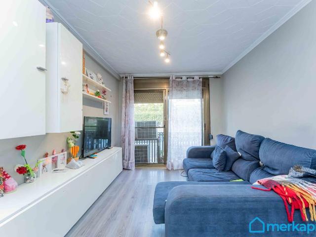 Piso en venta en Viladecans, Centre. Piso en excelente ubicación cerca del centro, ideal para iniciar una nueva vida. Pisos.