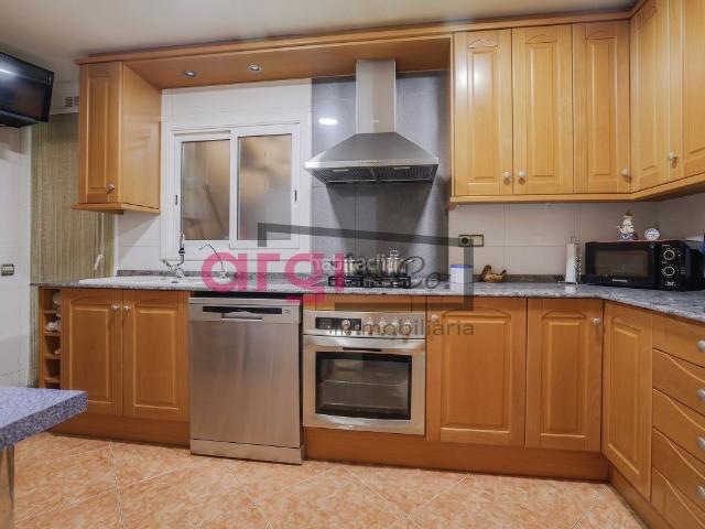 Piso en venta en Viladecans, Centre. PISO EN ZONA CENTRO DE VILADECANS. Pisos.