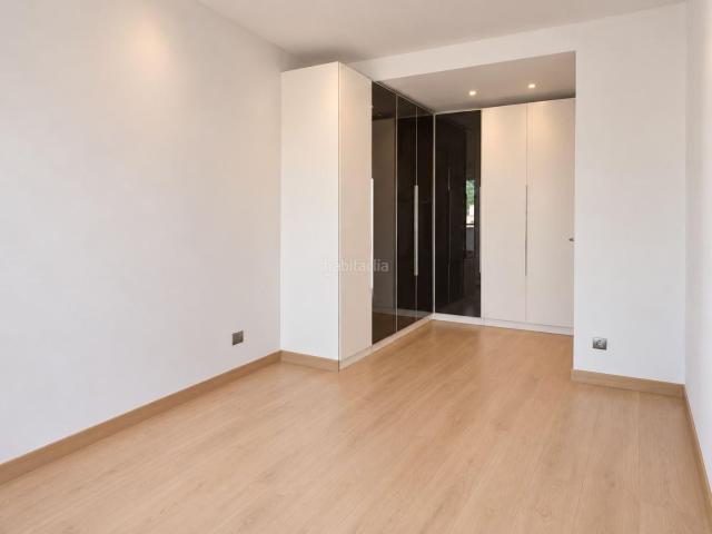 Piso en venta en Viladecans, La Roureda. Luminoso piso con balcón y ascensor en Viladecans. Pisos.