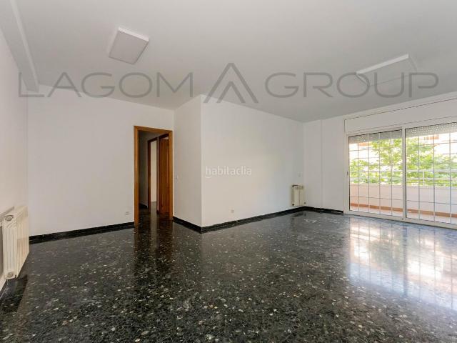 Piso en venta en Viladecans, Torrent Ballester. Espectacular y luminoso piso con balcón y parking opcional en Viladecans!. Pisos.