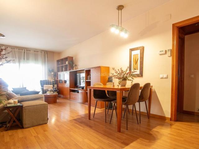 Piso en venta en Viladecans, Torrent Ballester. ZONA TORRENTE BALLESTER. HOGAR con 4 Dormitorios, 2 Baños, Ascensor y Trastero. Listo para entrar a vivir. Pisos.