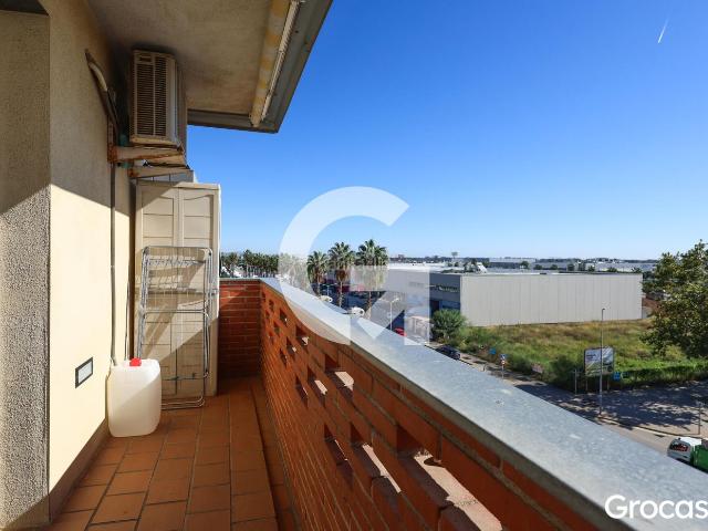 Piso en venta en Viladecans, Vilamarina. ÁTICO EXTERIOR CON VISTAS Y PARKING. Pisos.