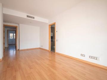 Piso en venta en Vilafranca del Penedès, La Girada. Piso en La Girada con piscina comunitaria y parking. Pisos Vilafranca del.
