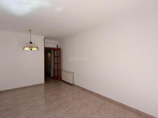 Piso en venta en Vilafranca del Penedès, Les Clotes. Precioso piso cerca del centro con cuatro habitaciones. Pisos Vilafranca del.