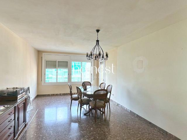 Piso en venta en Vilafranca del Penedès, Poble Nou. ¡Amplio piso en el barrio de Poble Nou Vilafranca del Penedès 156m² construidos 129m² útiles con 4 habitaciones, parking y a. Pisos Vilafranca.