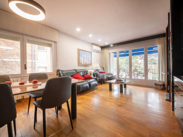 Piso en venta en Vilafranca del Penedès, Poble Nou. Espacio y confort: Piso de 4 dormitorios con terraza y garaje. Pisos Vilafranca del.