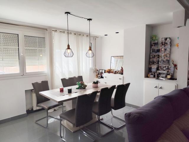 Piso en venta en Vilanova del Camí. Amplio y luminoso piso de 98 m² junto al Ayuntamiento de Vilanova del Camí. Pisos Vilanova del.