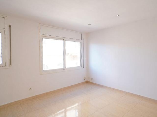 Piso en venta en Vilanova del Camí. ¡INVERSIÓN SEGURA! Piso con inquilino solvente 70% deducción IRPF Centro Vilanova del Camí. Pisos Vilanova del.