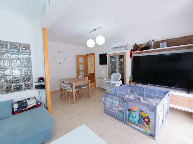 Piso en venta en Vilanova del Camí. Pis per entrar a viure amb balcó. Pisos Vilanova del.