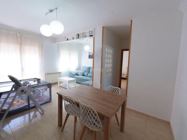 Piso en venta en Vilanova del Camí. Pis per entrar a viure amb balcó. Pisos Vilanova del.