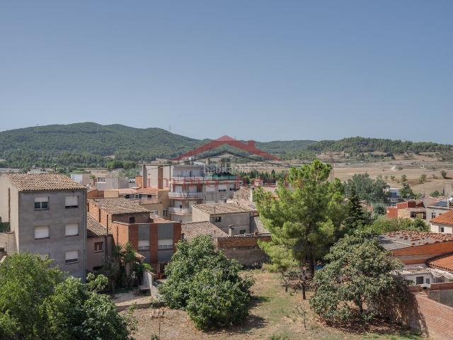 Piso en venta en Vilanova del Camí. 5 HABITACIONES, MUCHA LUZ Y UN GRAN POTENCIAL, BARRIO LA PAZ VILANOVA DEL CAMÍ. Pisos Vilanova del.