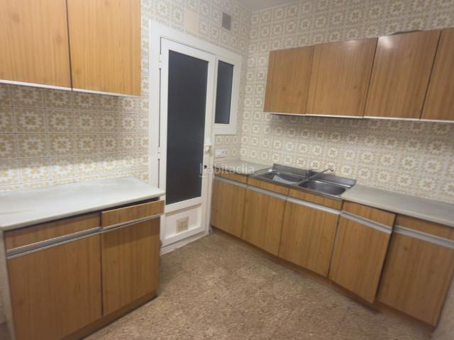 Piso en venta en Vilanova i la Geltrú, Barri de Mar Costa Dorada. piso en primera linea a reformar. Pisos Vilanova i la.
