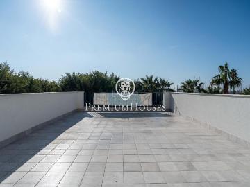 Piso en venta en Vilanova i la Geltrú, Barri de Mar Costa Dorada. Piso en primera linea de mar en Barri de Mar. Pisos Vilanova i la.