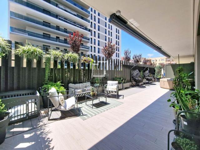 Piso en venta en Vilanova i la Geltrú, Barri de Mar Costa Dorada. Planta baja esquinera, piscina comunitaria y una ubicación que marca la diferencia. Pisos Vilanova i la.