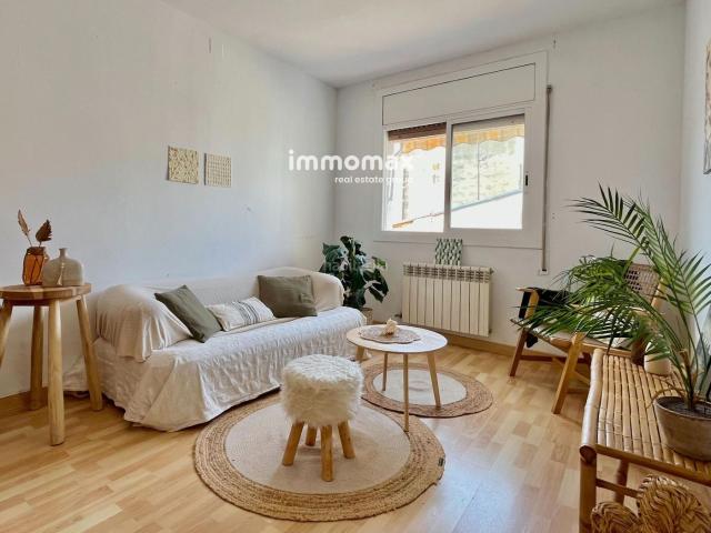 Piso en venta en Vilanova i la Geltrú, Centrevila Costa Dorada. Piso esquinero, totalmente exterior y muy luminoso junto a La Rambla de Vilanova i la Geltrú. Pisos Vilanova i la.