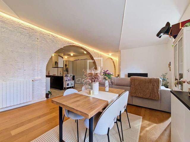 Piso en venta en Vilanova i la Geltrú, Centrevila Costa Dorada. Piso señorial totalmente reformado en pleno corazón del Centre Vila, con elegante volta catalana y mucho encanto. Pisos Vilanova i la.