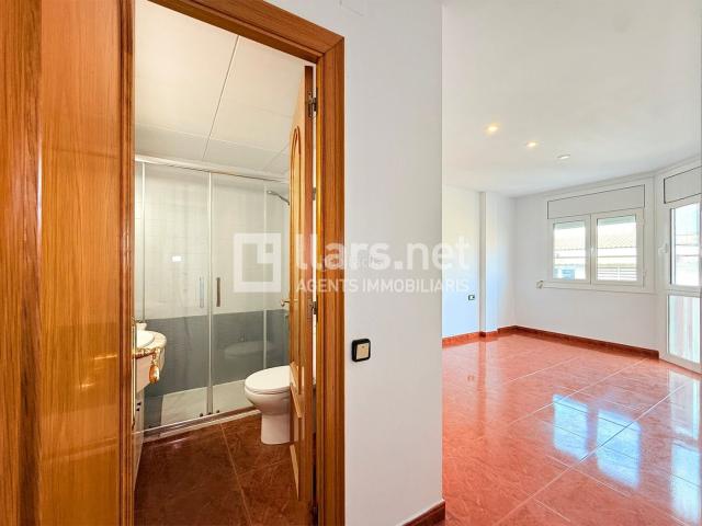 Piso en venta en Vilanova i la Geltrú, La Geltrú Sant Jordi Costa Dorada. Ampli pis de 126 m² amb 4 habitacions i ascensor a la Geltrú. Pisos Vilanova i la.