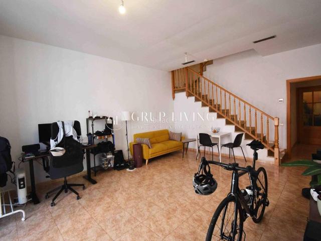 Piso en venta en Vilanova i la Geltrú, La Geltrú Sant Jordi Costa Dorada. ENCANTADOR DUPLEX EN FINCA HISTÓRICA REHABILITADA EN VILANOVA. Pisos Vilanova i la.