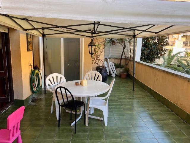 Piso en venta en Vilassar de Mar, Centre. Amplio piso con gran terraza. Pisos Vilassar de.