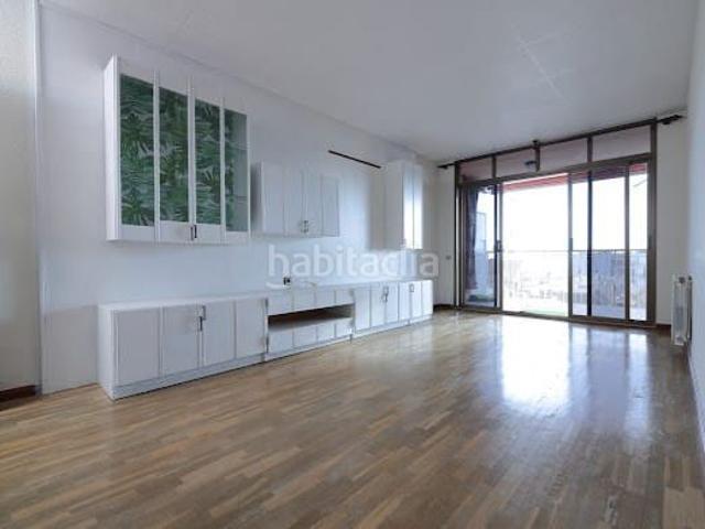 Piso en venta en Vilassar de Mar, Centre. Piso luminoso con balcón y vistas al mar, 3 habitaciones, céntrico y con ascensor: confort y ubicación ideal. Pisos Vilassar de.
