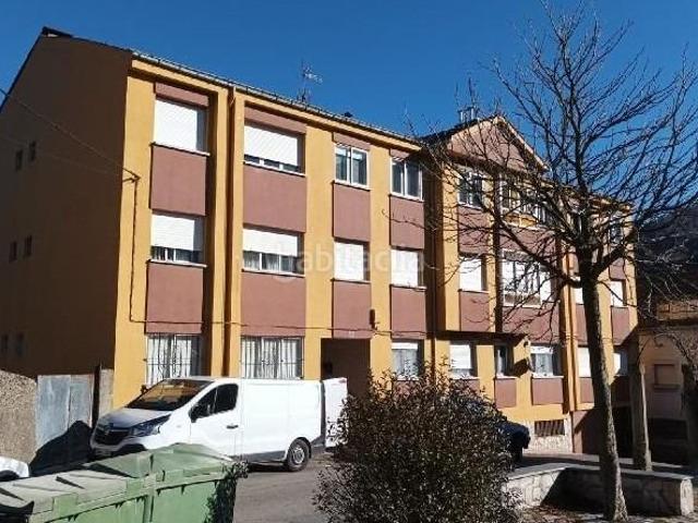 Piso en venta en Villablino. ESTUPENDO PISO EN VILLABLINO. Pisos.