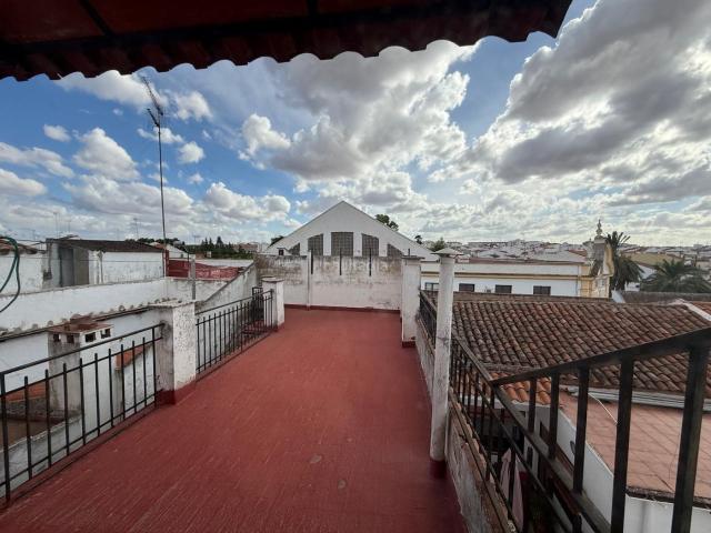 Piso en venta en Villafranca de los Barros. AMPLIO PISO EN PRIMERA PLANTA CON ASCENSOR A ESCASOS METROS DE LA PLAZA DE ESPAÑA. Pisos Villafranca de los.