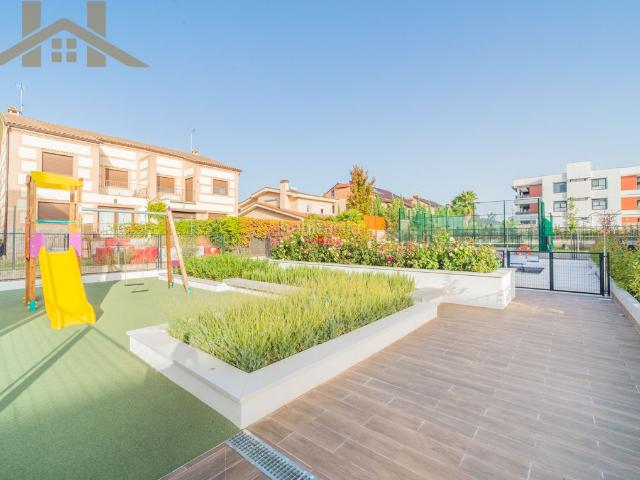 Piso en venta en Villanueva de la Cañada, Villanueva de la Cañada. Espectacular bajo con jardín en urbanización residencial. Pisos Villanueva de la.