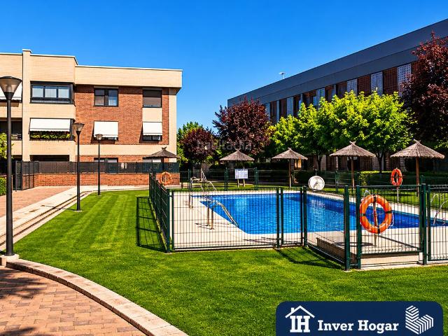 Piso en venta en Villanueva de la Cañada, Villanueva de la Cañada. Piso de 4 dormitorios en urbanización privada con excelentes zonas comunes. Pisos Villanueva de la.