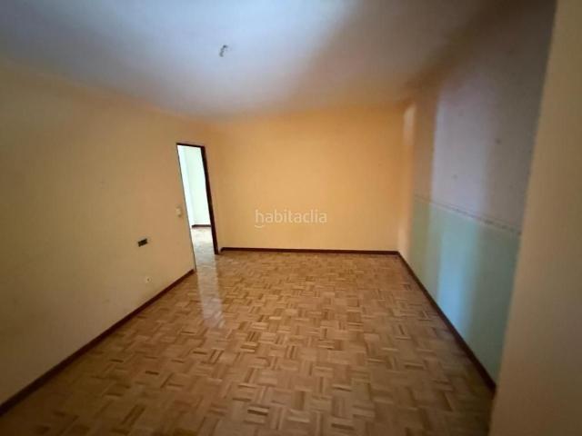 Piso en venta en Villaquilambre. APARTAMENTO PARA REFORMAR EN VILLAOBISPO DE LAS REGUEREAS. Pisos.