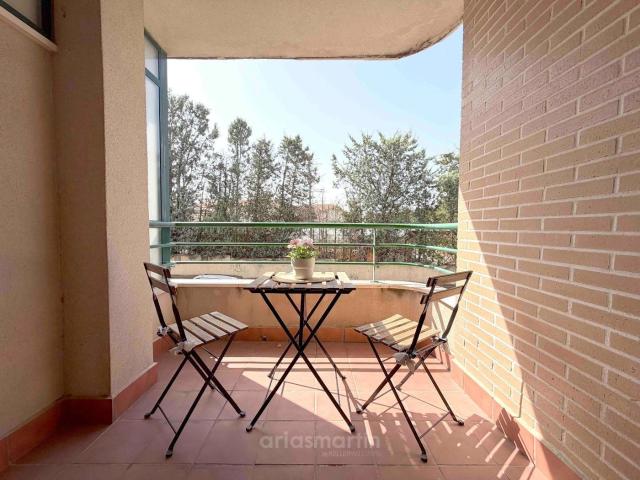 Piso en venta en Villares de la Reina. Piso de dos dormitorios y garaje en Villares de la Reina. Pisos Villares de la.