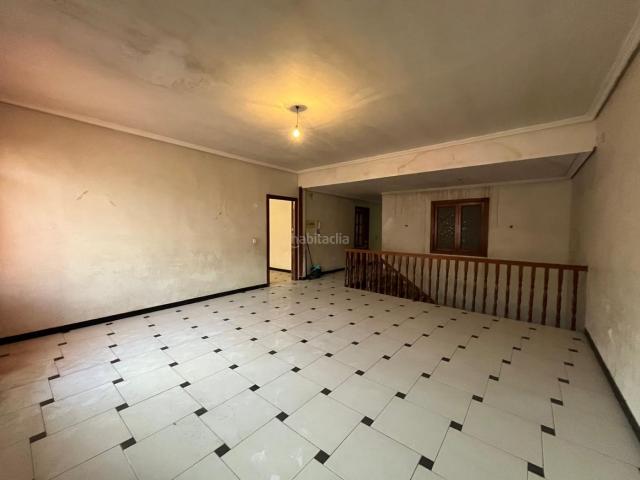 Piso en venta en Villarrubia de los Ojos. PISO DE 194 METROS HACIENDO ESQUINA EN AVDA CRISTO REY VILLARRUBIA DE LOS OJOS. Pisos Villarrubia de los.