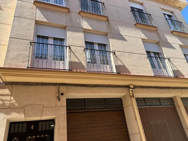 Piso en venta en Villarrobledo. ATICO EN TODO EL CENTRO EN BUEN ESTADO Y CON MUCHA TERRAZA. Pisos.