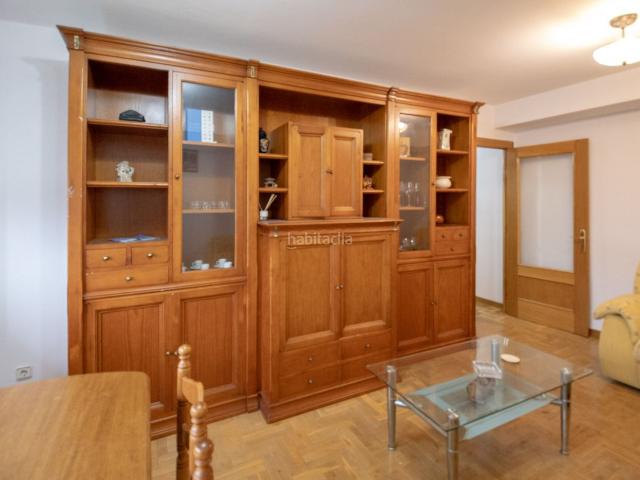 Piso en venta en Villaviciosa, Villaviciosa Amandi. Venta de piso de dos dormitorios con balcón en Villaviciosa. Pisos.