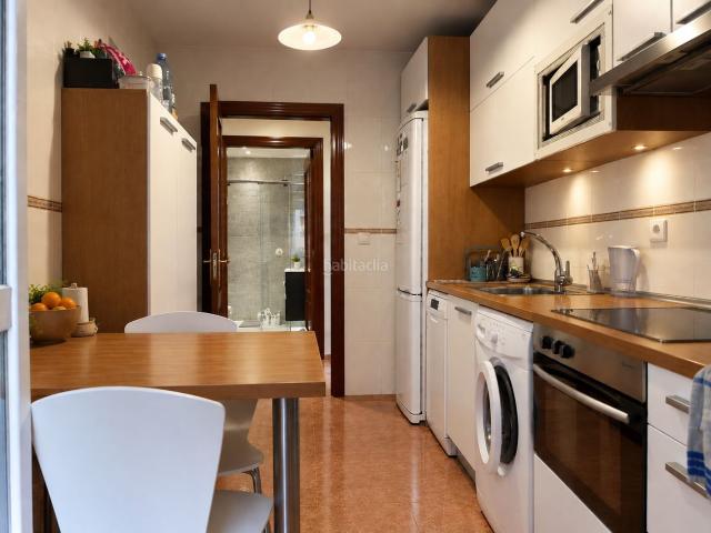 Piso en venta en Vitoria Gasteiz, Casco Viejo. Piso Moderno del 2003 en calle peatonal Calle Nueva Fuera. Pisos Vitoria.