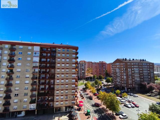 Piso en venta en Vitoria Gasteiz, Santa Lucía. 6º PISO PLAZA PEPE UBIS esquina Polvorin 113m2 2 Terrazas3 hab.CocinaSalón2 baños Garaje opc. Pisos Vitoria.