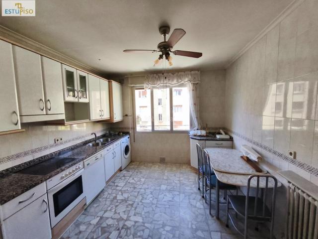 Piso en venta en Vitoria Gasteiz, San Cristóbal. PAGAR ALQUILER O INVERTIR? PISO JUNTO A LAS UNIVERSIDADES67m2Amplia CocinaSalón2habBaño con ducha. Pisos Vitoria.