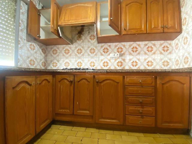 Piso en venta en Xaló. Vive el encanto de la Costa Blanca en este amplio piso en Jalón!Ubicado a tan solo unos pasos del corazón del casco urbano de Jaló. Pisos.