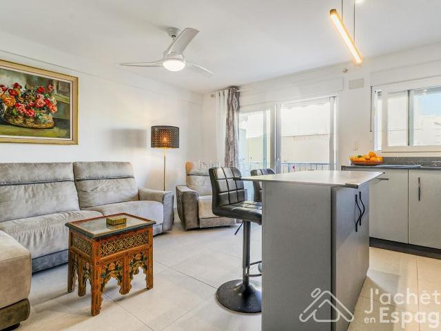Piso en venta en Xeraco. Apartamento con terraza vistas al mar. Pisos.