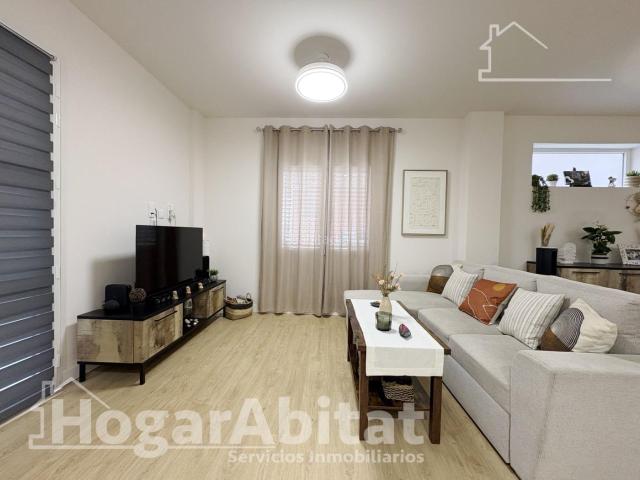 Piso en venta en Xeraco. OPORTUNIDAD DE INVERSIÓN! TOTALMENTE REFORMADO, ESQUINERO Y MUY ACOGEDOR. Pisos.
