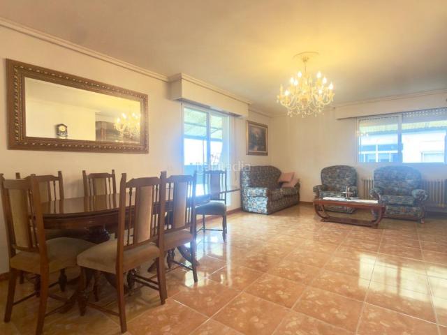 Piso en venta en Xinzo de Limia. Piso de 4 Dormitorios con Terraza Esquinera de 35 m2 Centro Villa 4º Sin ascensor. Pisos Xinzo de.