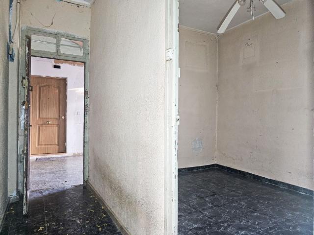 Piso en venta en Zuera. Piso para reformar en planta baja de 3 dormitorios. Pisos.