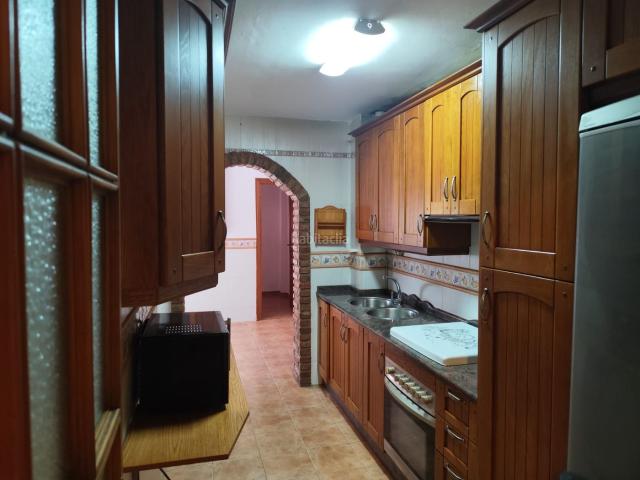 Piso en venta en Zafra. PISO ZONA CENTRO, 3 DORMITORIOS, SALON, COCINA AMUEBLADA CON OFFI Y CHIMENEA 2 BAÑOS Y TRASTERO EN PLANTA SUPERIOR. Pisos.