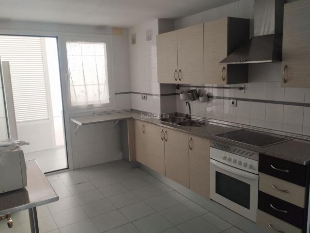 Piso en venta en Zafra. Traseras Avda.Estación. 2 dorm, garaje, trastero. Pisos.